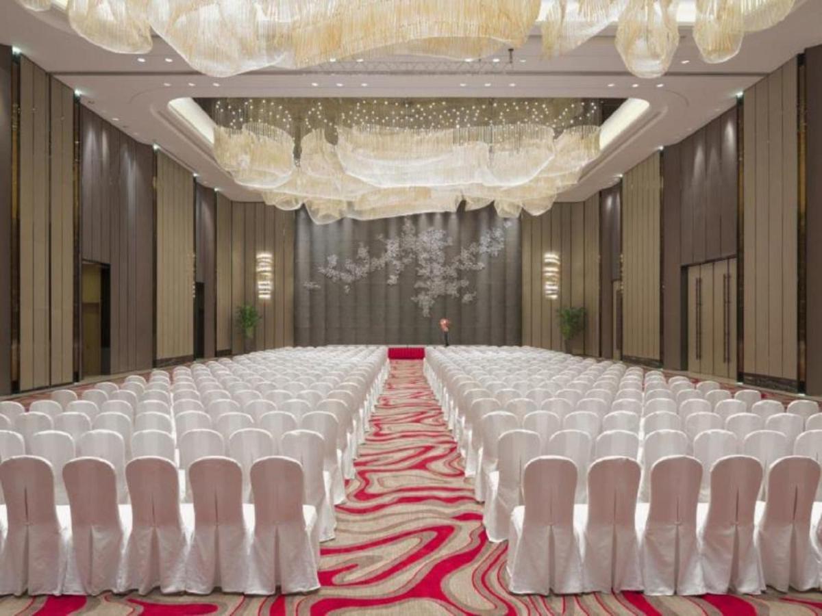 Wanda Realm Wuhan Exterior photo